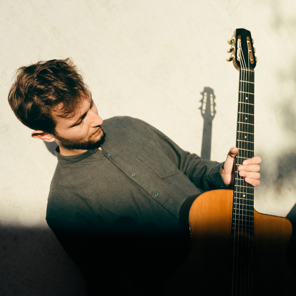 Fredi Gebhardt playing guitar